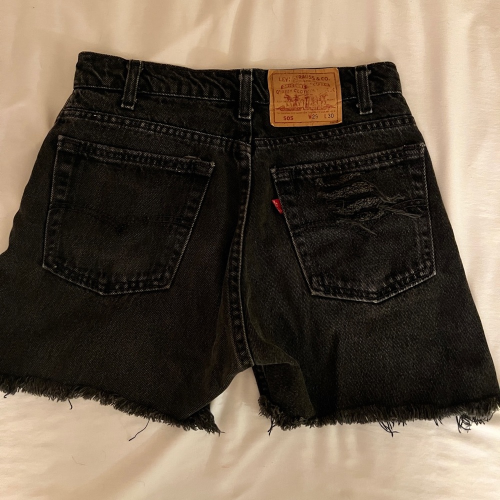 Levi’s 505 shorts in black. Size 25